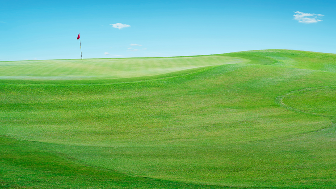 The Uphill Battle: 8 Tips for Navigating Uphill Putts with Precision
