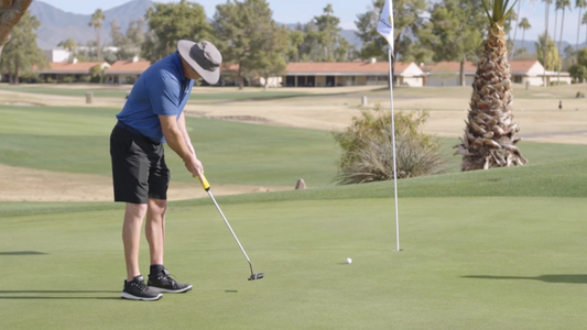 golfer putting in windy conditions